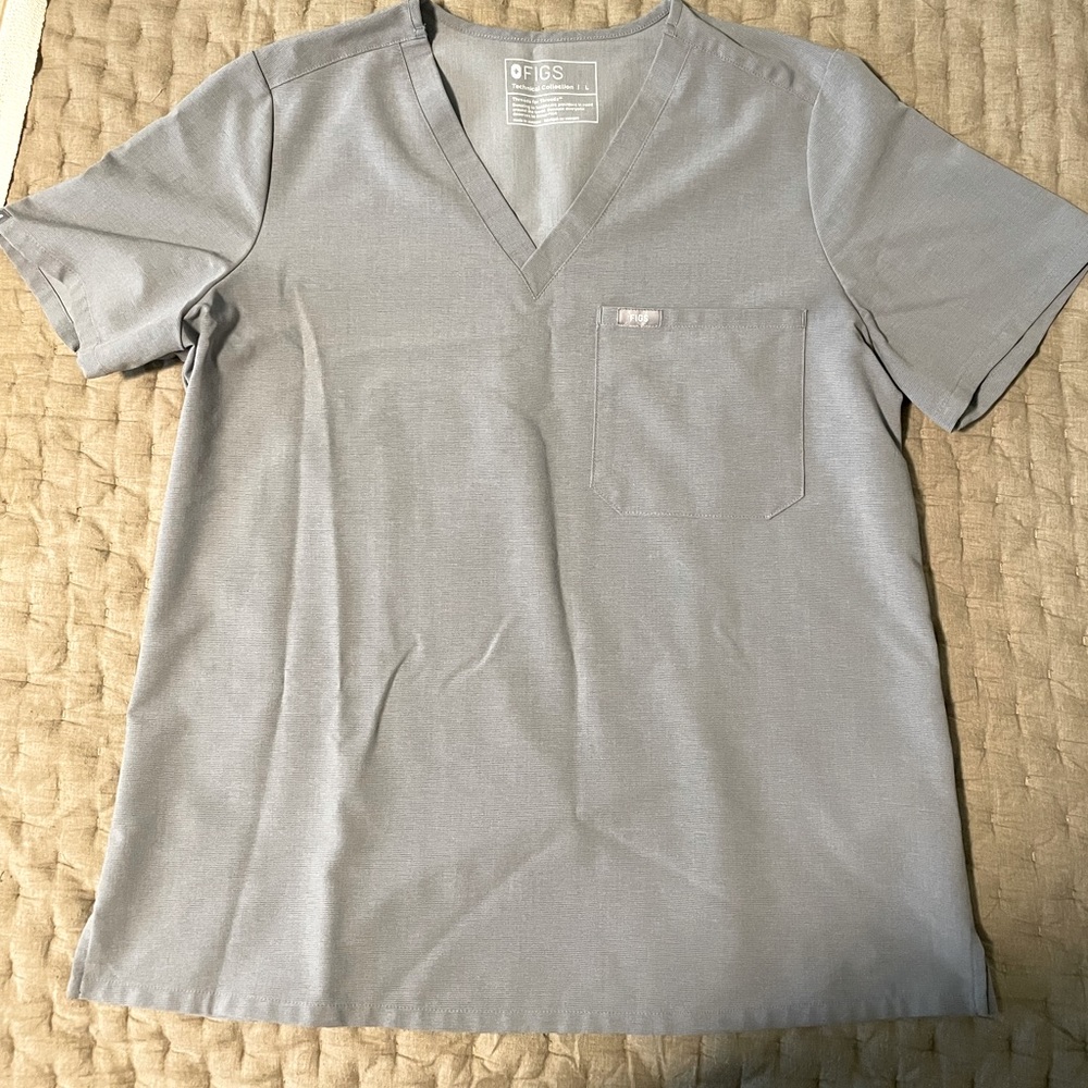 Figs Catarina one-pocket scrub top—light gray—size Large